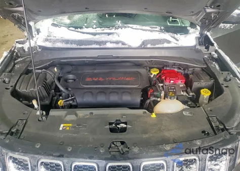 2020 Jeep Compass Latitude z USA, uszkodzony, nr VIN 3C4NJDBB5LT196937